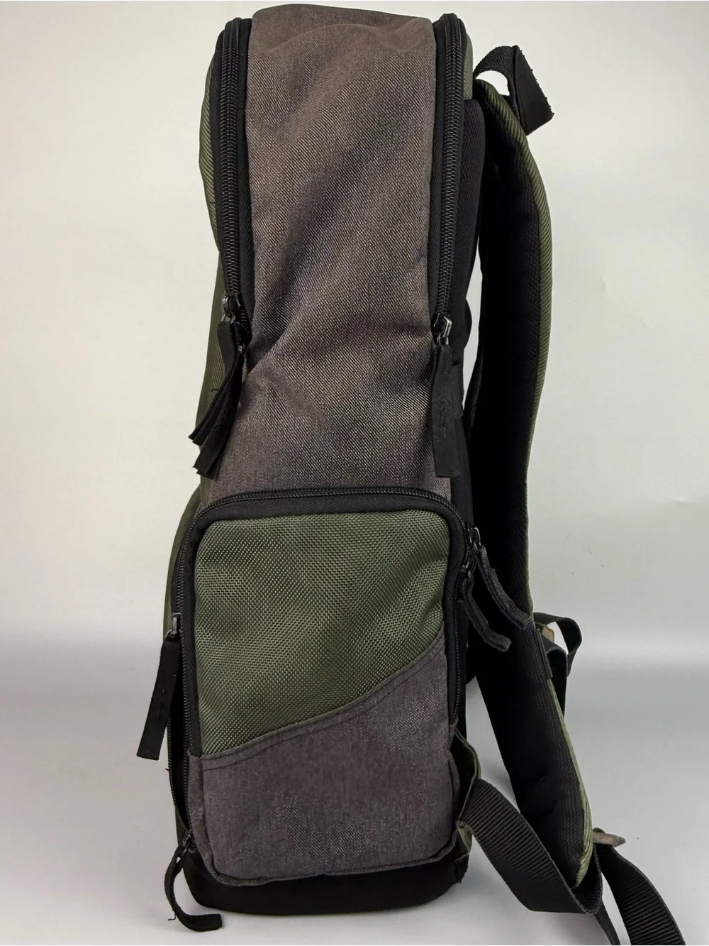 Manfrotto Street Camera and Laptop Backpack for DSLR/CSC (Green and Gray)